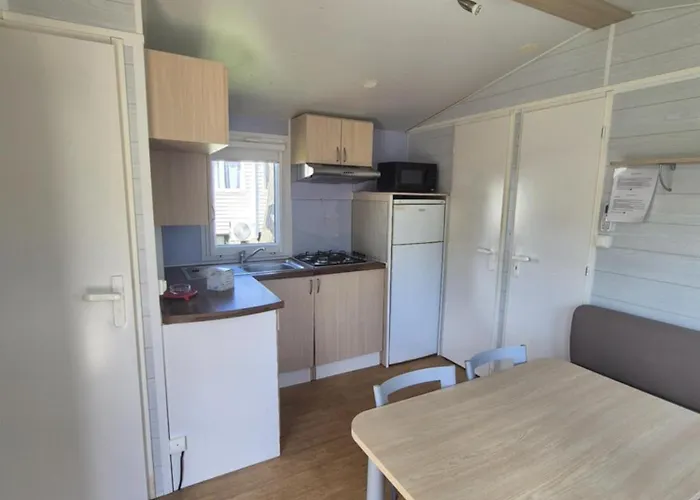 La De L'orb مكان تخييم Cessenon-sur-Orb