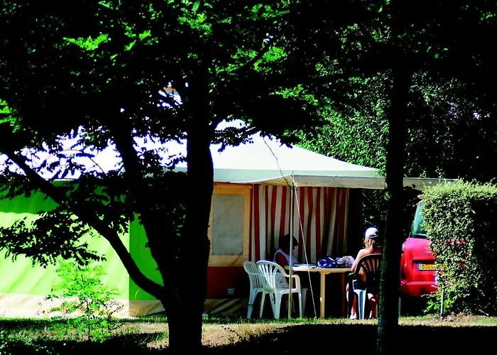 مكان تخييم La De L'orb Cessenon-sur-Orb